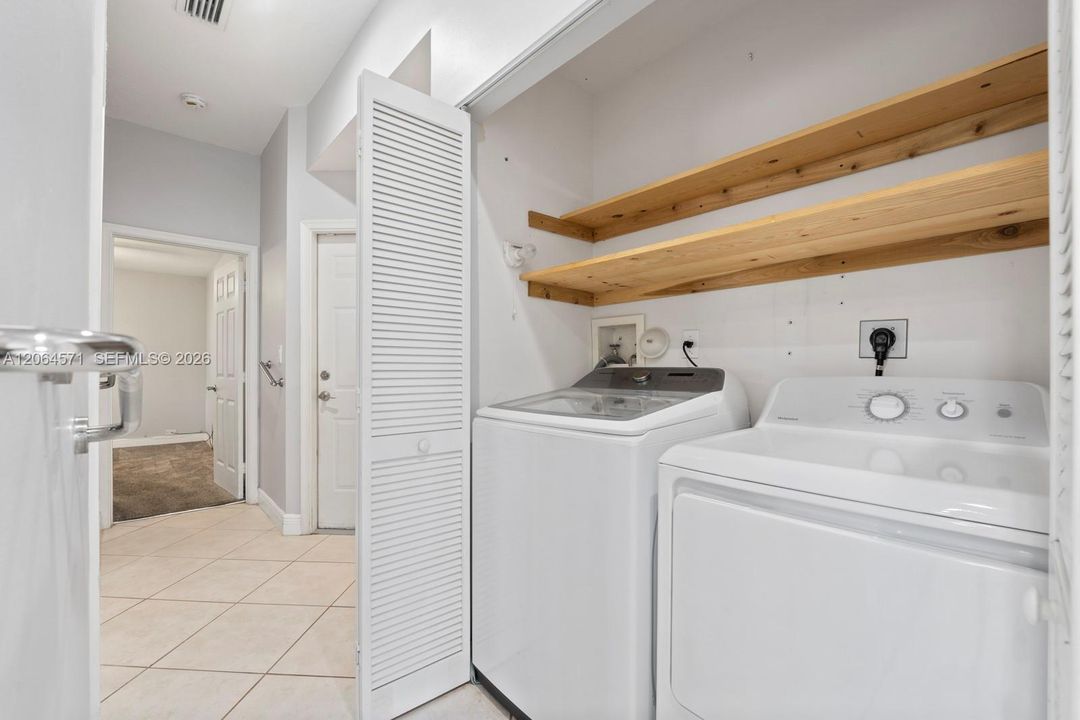 For Sale: $470,000 (3 beds, 2 baths, 1292 Square Feet)