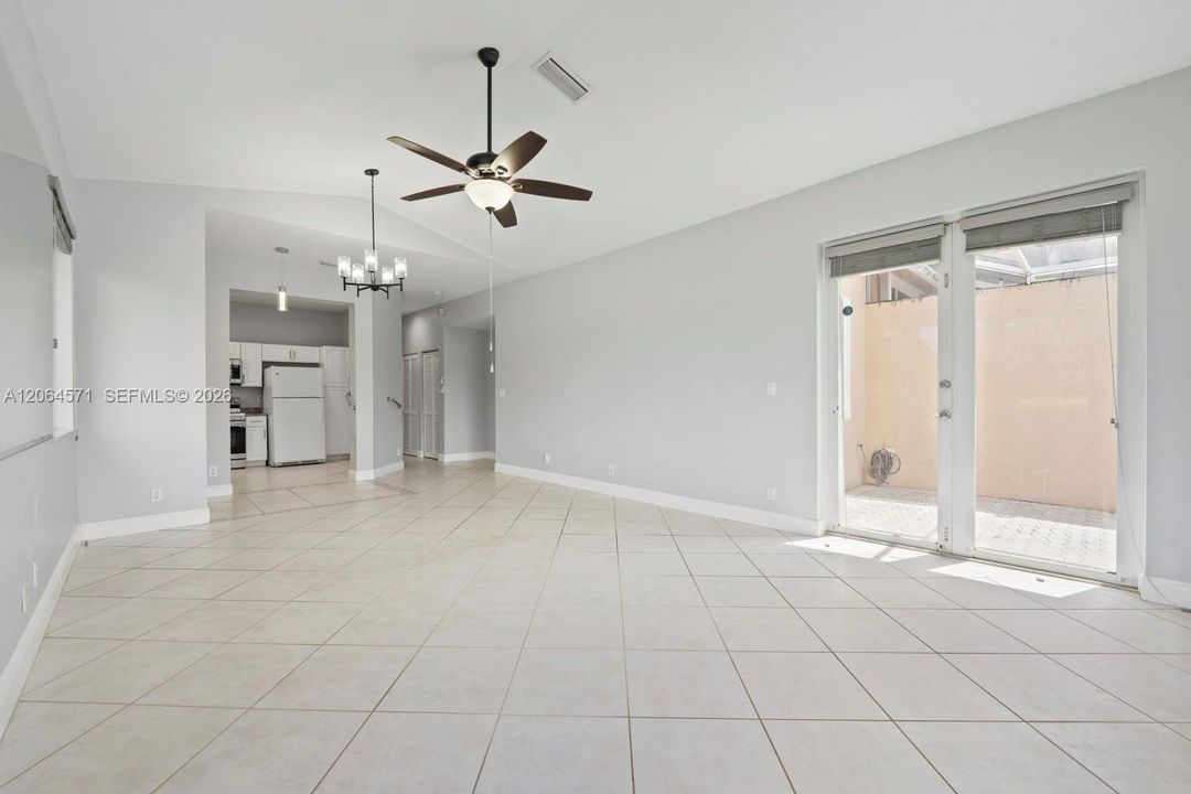 For Sale: $470,000 (3 beds, 2 baths, 1292 Square Feet)