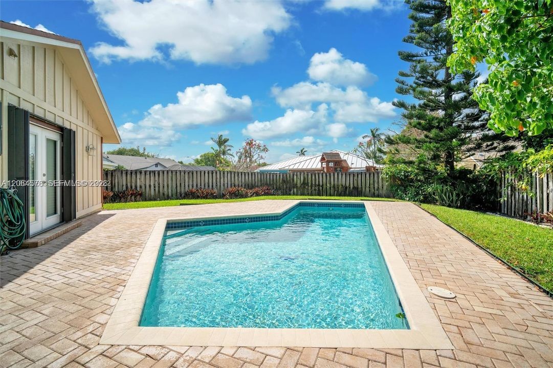 For Sale: $850,000 (4 beds, 2 baths, 1838 Square Feet)