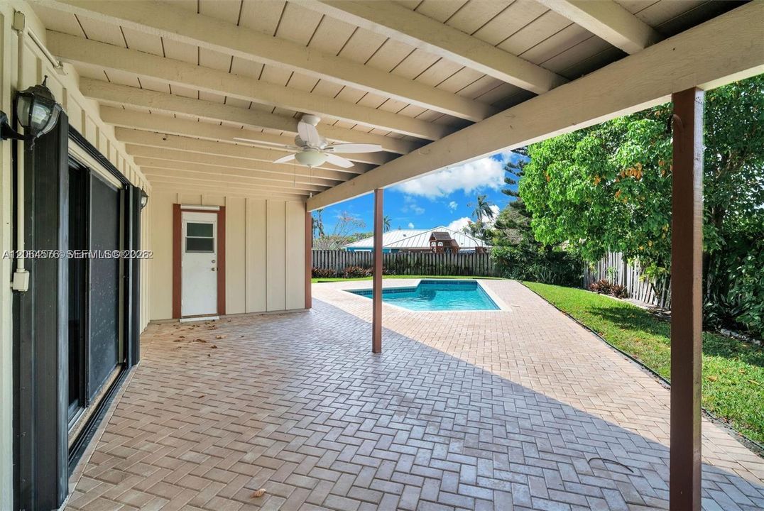 For Sale: $850,000 (4 beds, 2 baths, 1838 Square Feet)