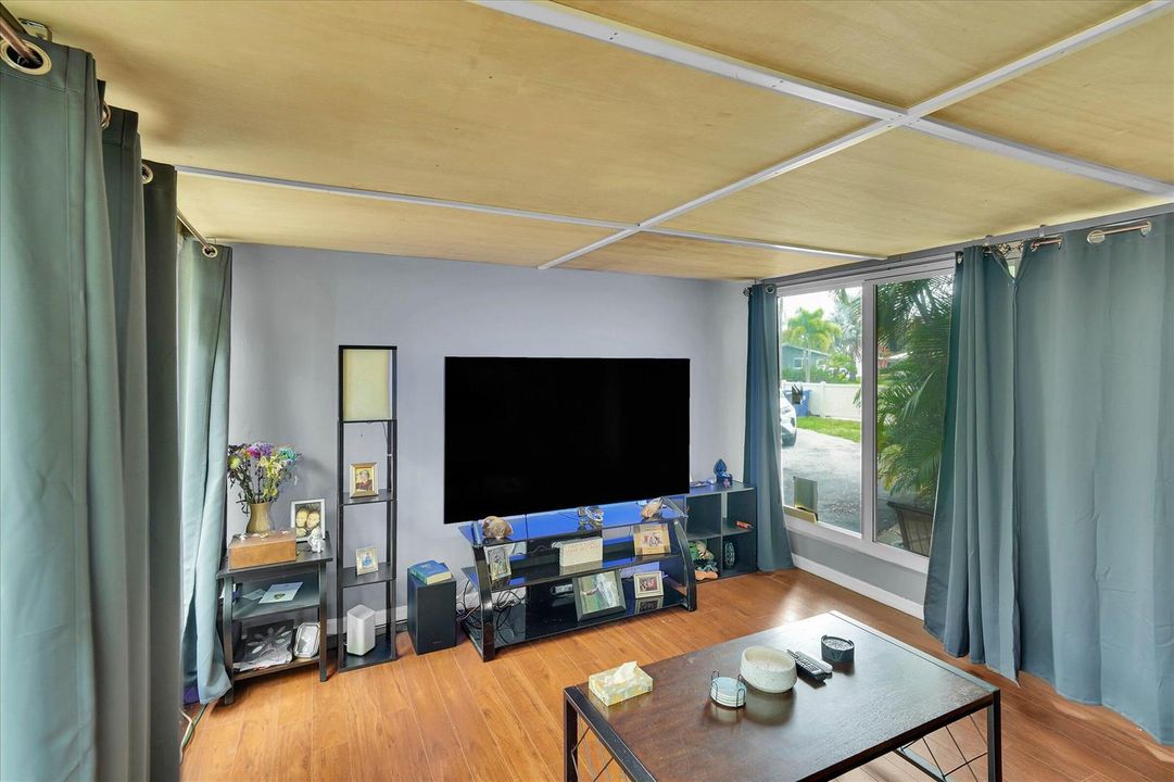 10-308 NW 27th Street-10