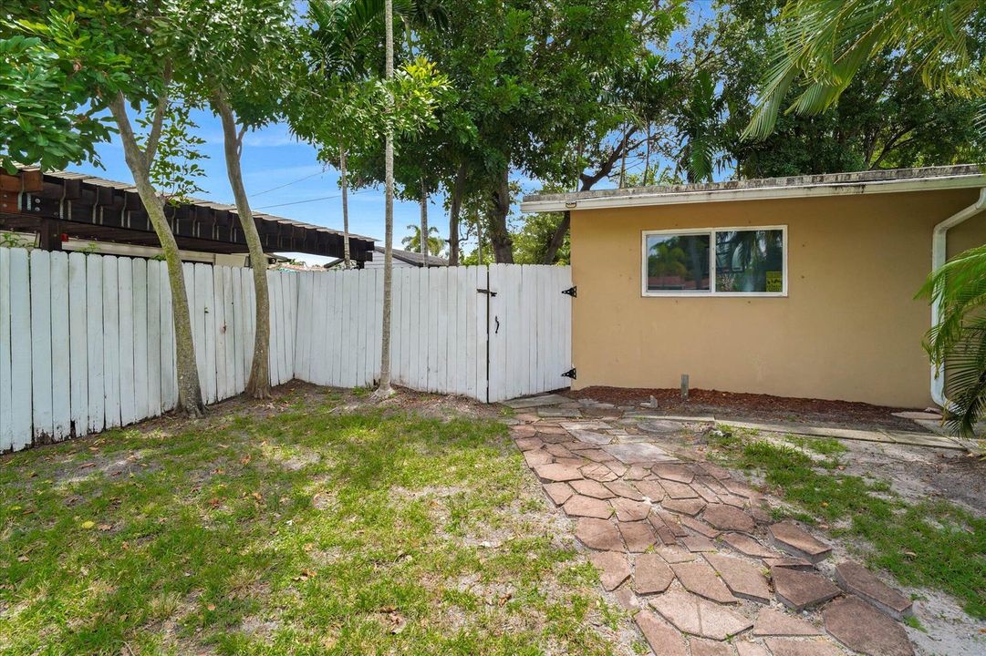33-308 NW 27th Street-33