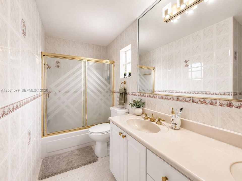 For Sale: $1,300,000 (5 beds, 3 baths, 2881 Square Feet)