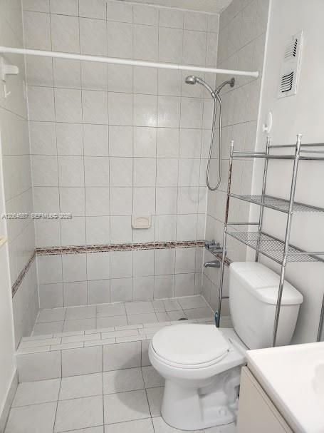 В аренду: $2,200 (2 спален, 2 ванн, 888 Квадратных фут)