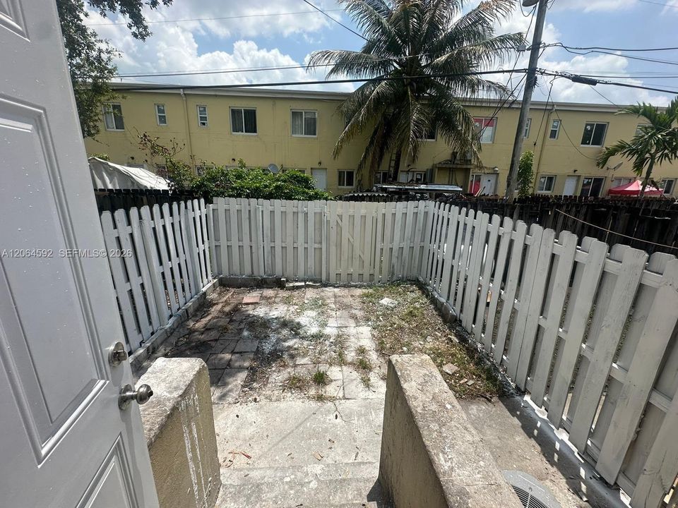 For Sale: $250,000 (3 beds, 2 baths, 1150 Square Feet)