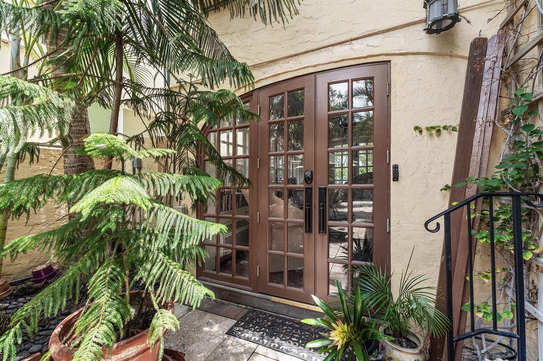 012-232AustralianAvenue-3-PalmBeach-FL-3
