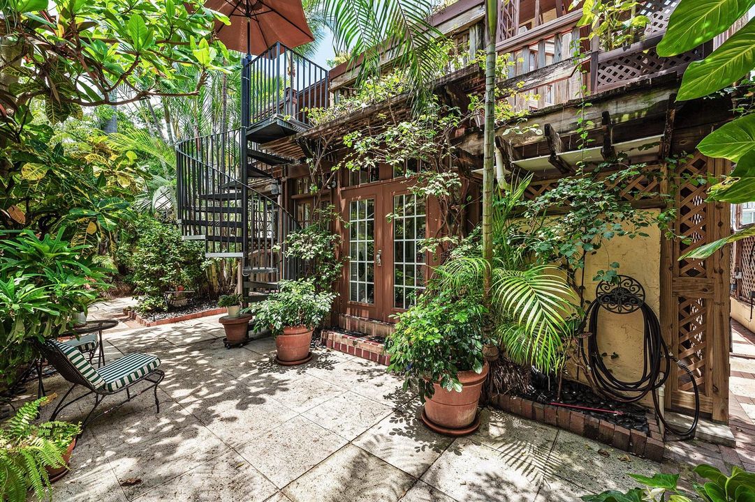 006-232AustralianAvenue-3-PalmBeach-FL-3