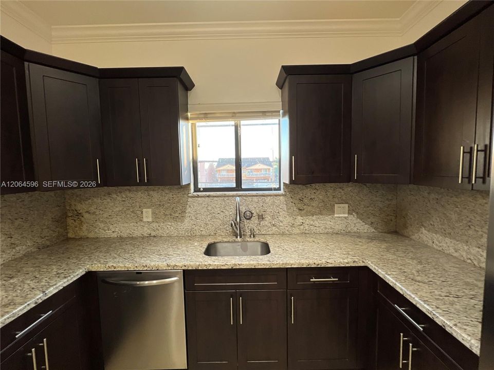 В аренду: $2,500 (2 спален, 1 ванн, 780 Квадратных фут)