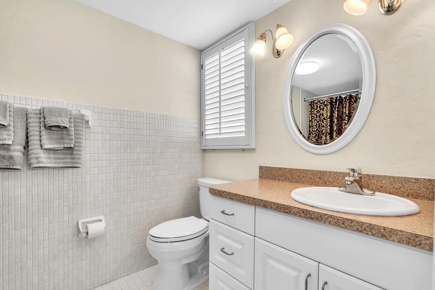 Guest Bath 1