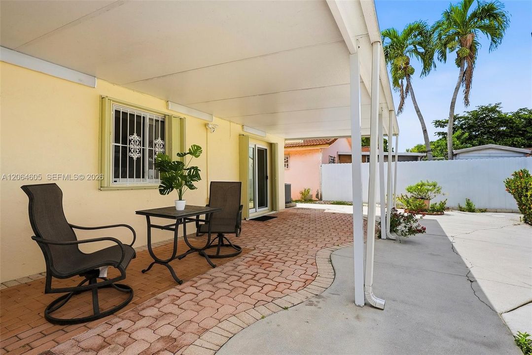 En Venta: $589,000 (4 camas, 2 baños, 1480 Pies cuadrados)