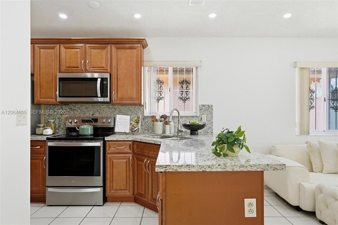 En Venta: $589,000 (4 camas, 2 baños, 1480 Pies cuadrados)