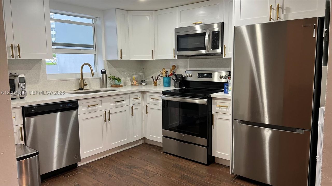 For Sale: $999,900 (2 beds, 2 baths, 1444 Square Feet)