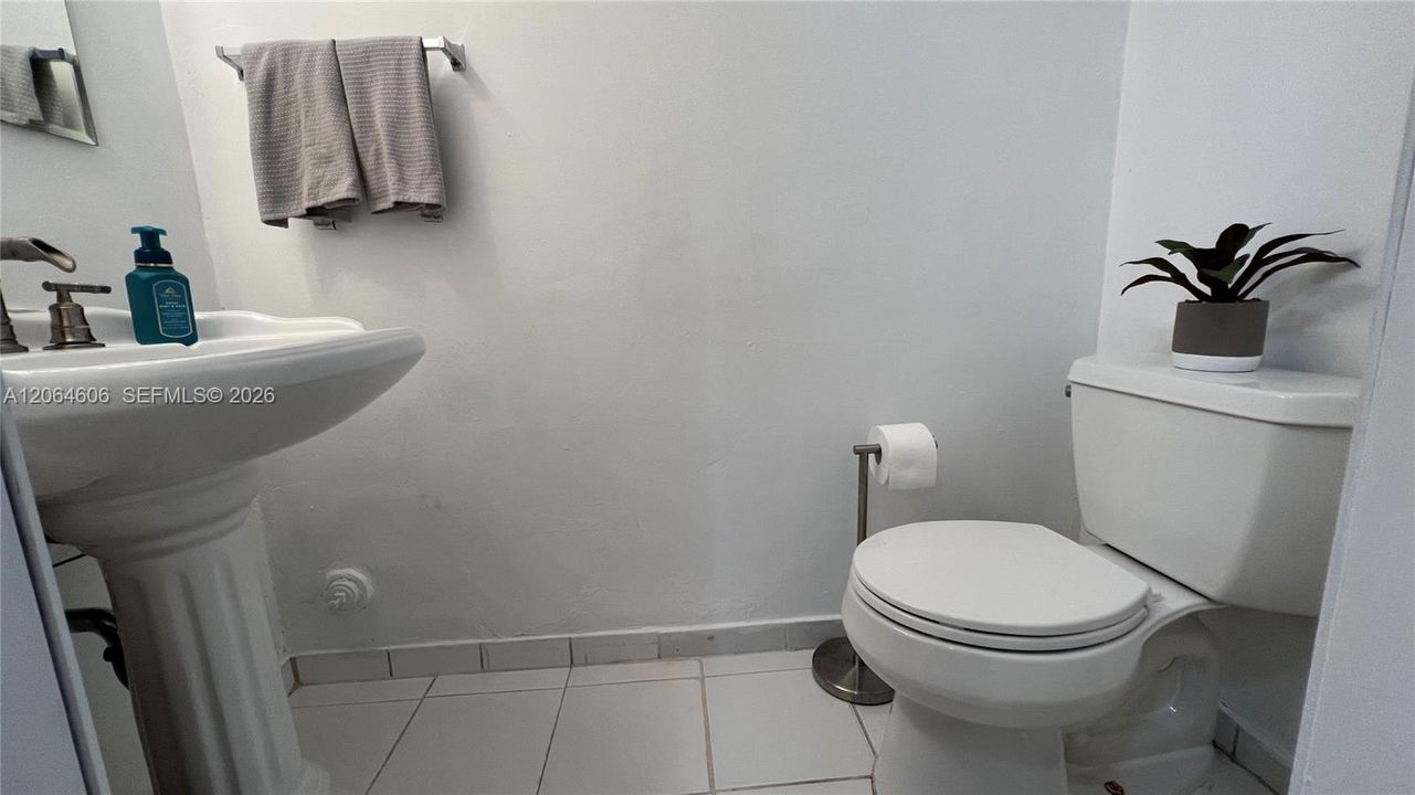 1/2 Bathroom