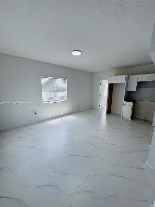 For Sale: $300,000 (4 beds, 3 baths, 1660 Square Feet)