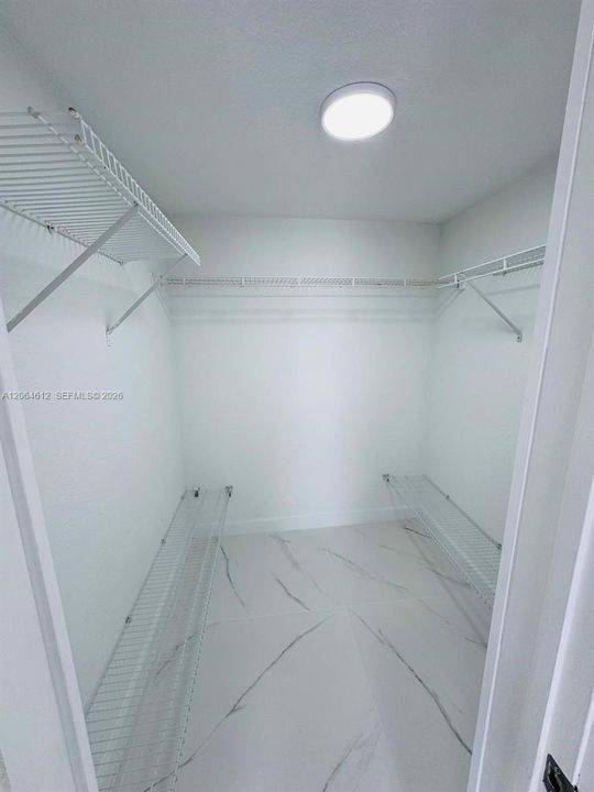 For Sale: $300,000 (4 beds, 3 baths, 1660 Square Feet)