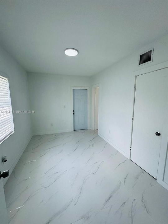 For Sale: $300,000 (4 beds, 3 baths, 1660 Square Feet)