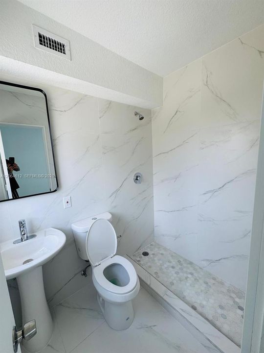 For Sale: $300,000 (4 beds, 3 baths, 1660 Square Feet)