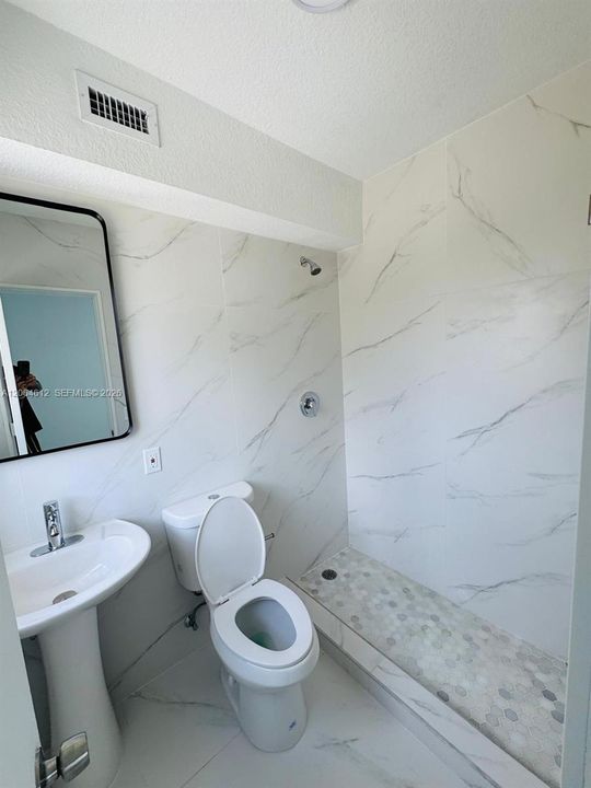 For Sale: $300,000 (4 beds, 3 baths, 1660 Square Feet)