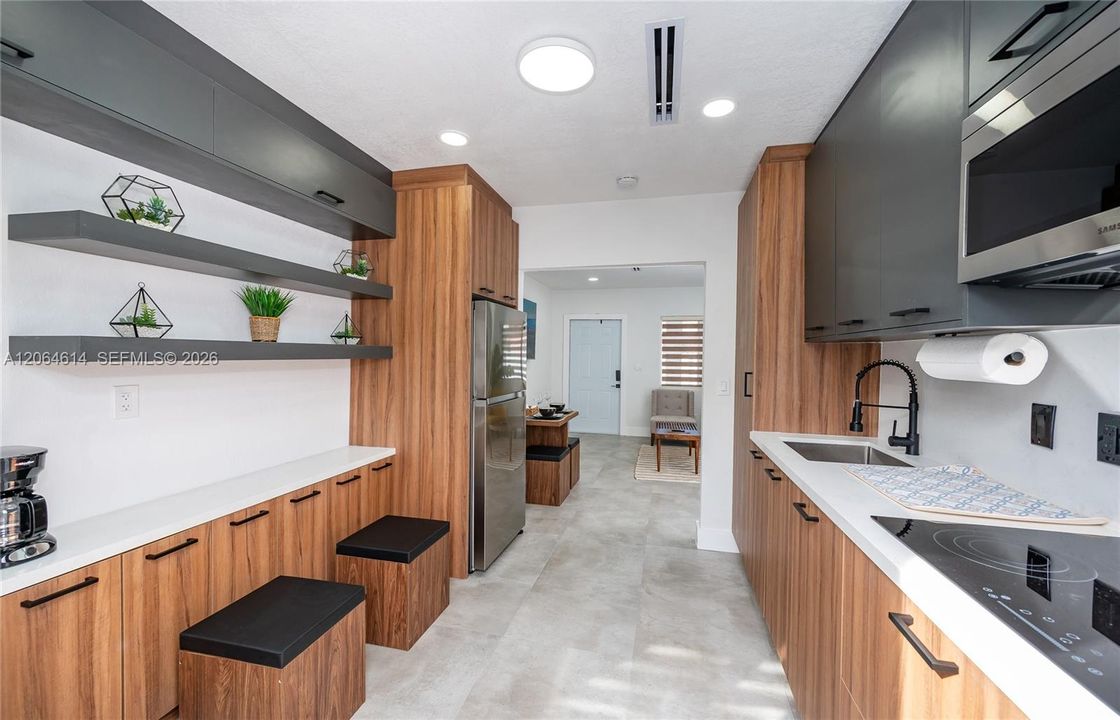 For Rent: $2,950 (2 beds, 1 baths, 1378 Square Feet)