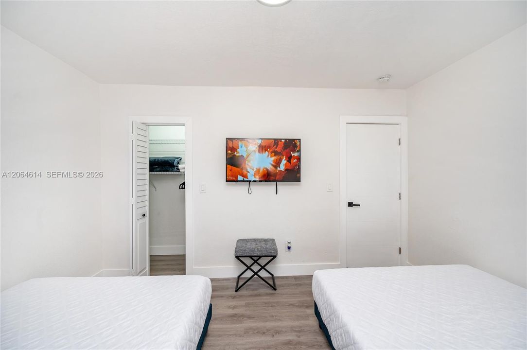 For Rent: $2,950 (2 beds, 1 baths, 1378 Square Feet)