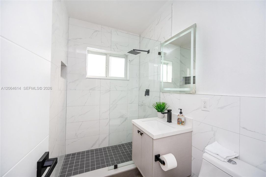 For Rent: $2,950 (2 beds, 1 baths, 1378 Square Feet)
