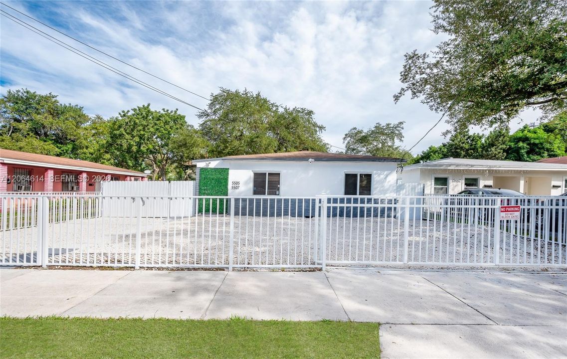 For Rent: $2,950 (2 beds, 1 baths, 1378 Square Feet)