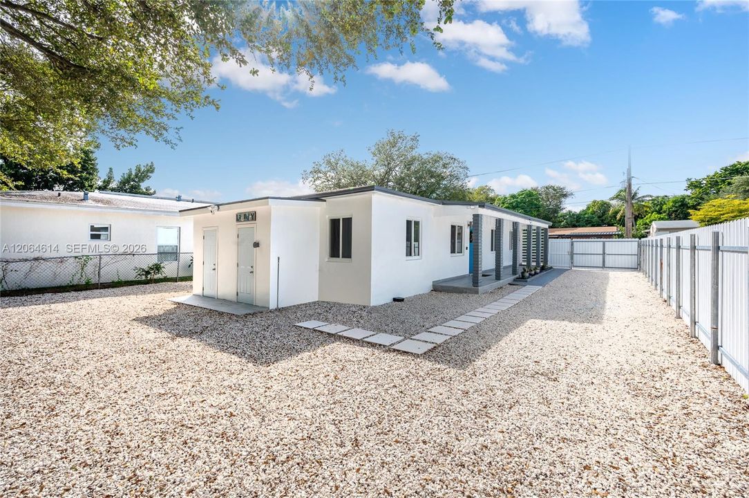 For Rent: $2,950 (2 beds, 1 baths, 1378 Square Feet)