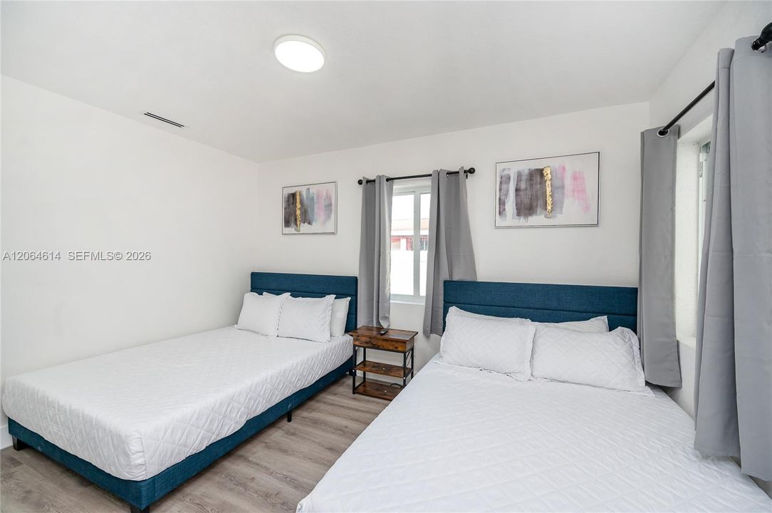 For Rent: $2,950 (2 beds, 1 baths, 1378 Square Feet)