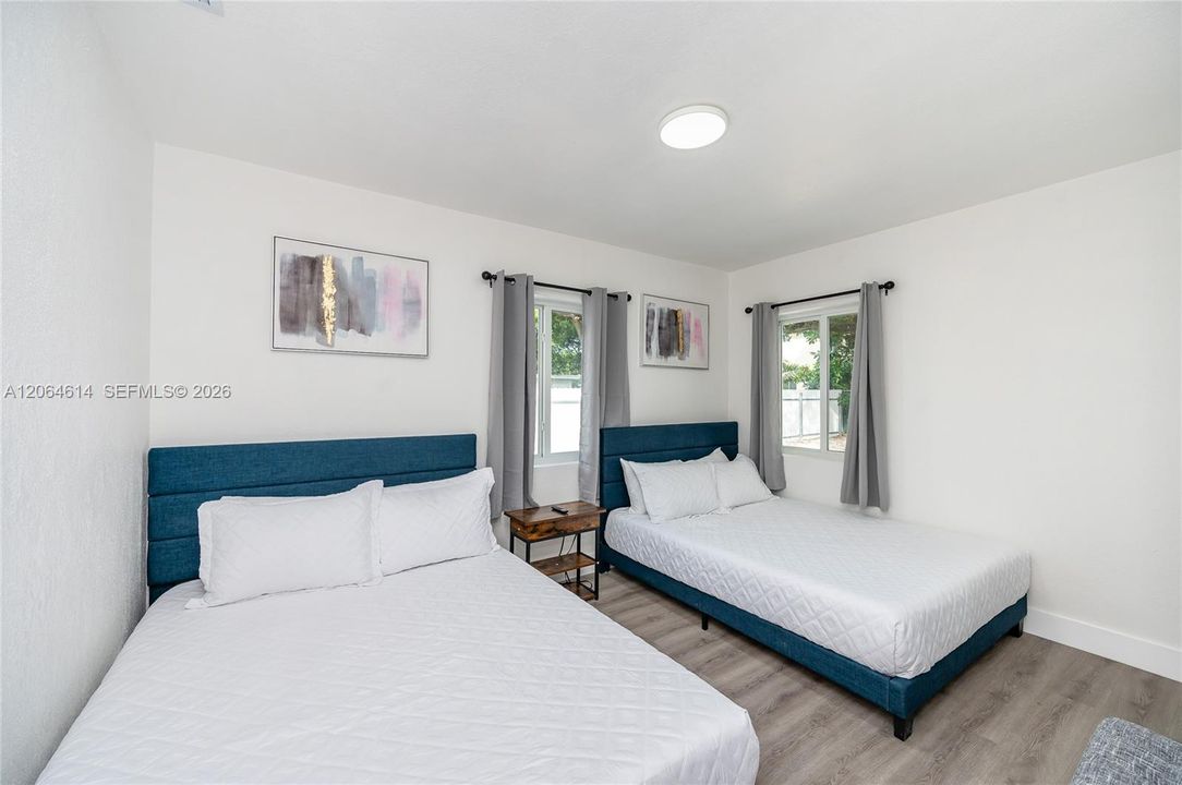 For Rent: $2,950 (2 beds, 1 baths, 1378 Square Feet)