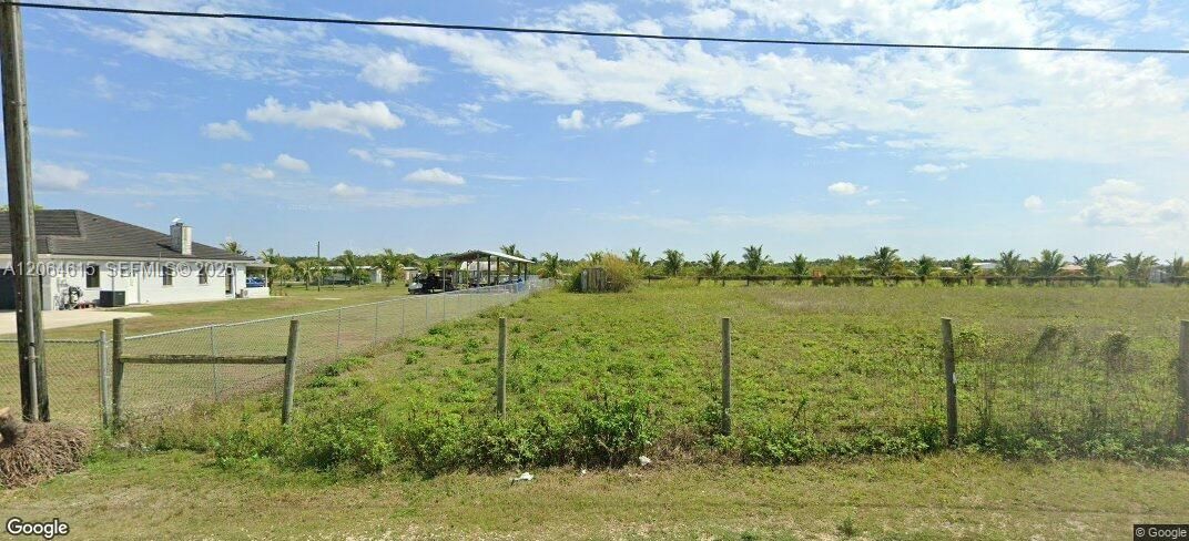 待售: $321,000 (0.99 acres)