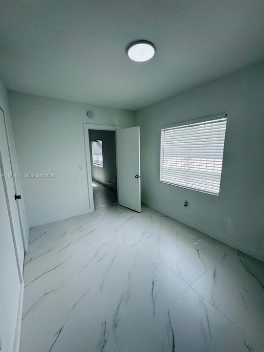 For Sale: $300,000 (4 beds, 3 baths, 1660 Square Feet)