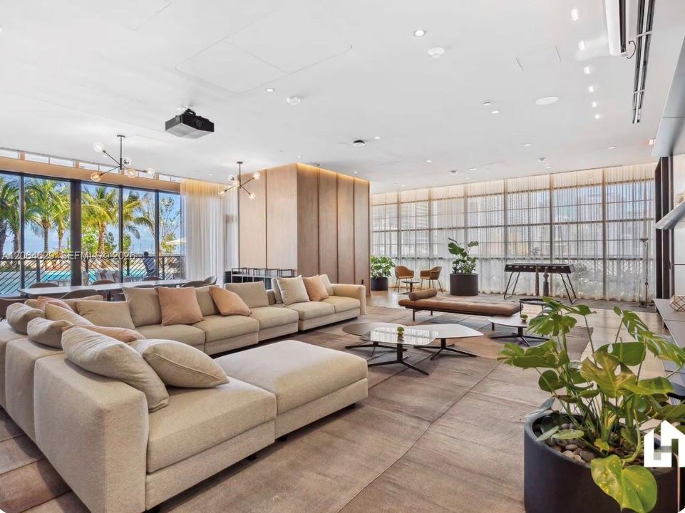 For Sale: $429,000 (0 beds, 1 baths, 374 Square Feet)
