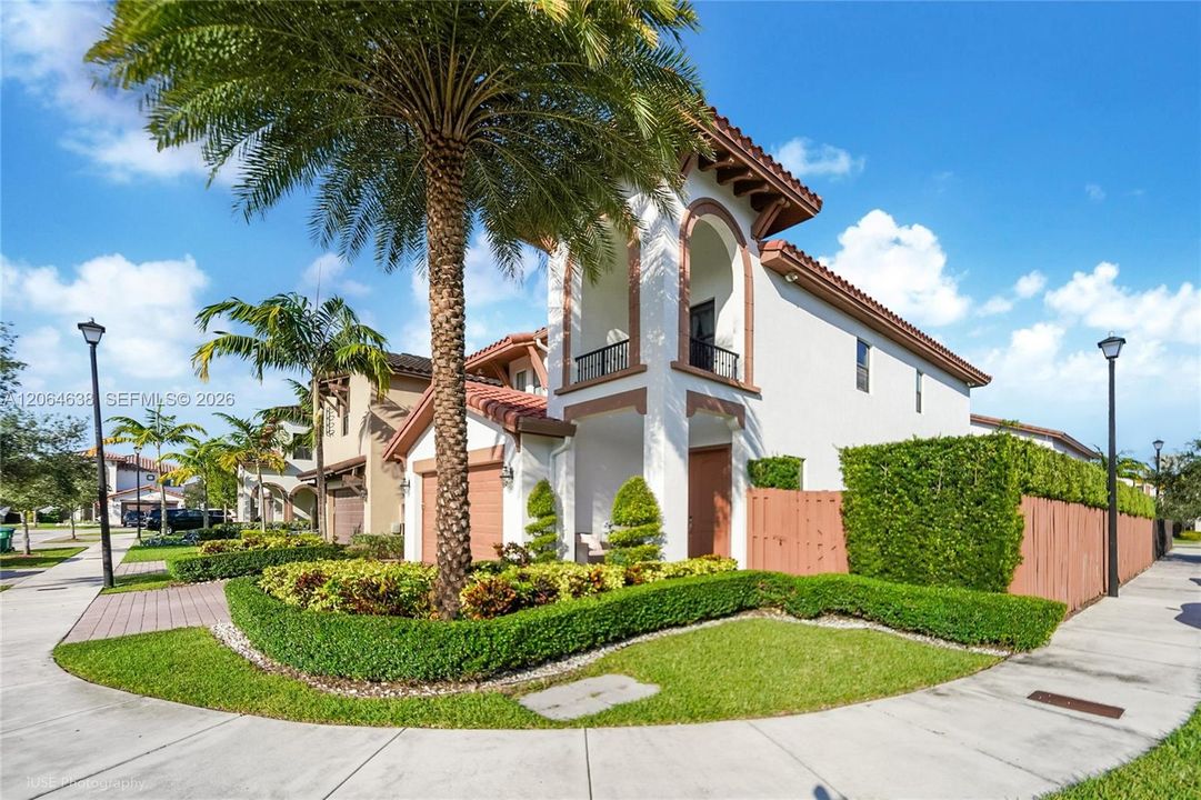 For Sale: $1,026,000 (4 beds, 3 baths, 2548 Square Feet)