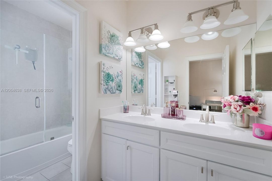 For Sale: $1,026,000 (4 beds, 3 baths, 2548 Square Feet)