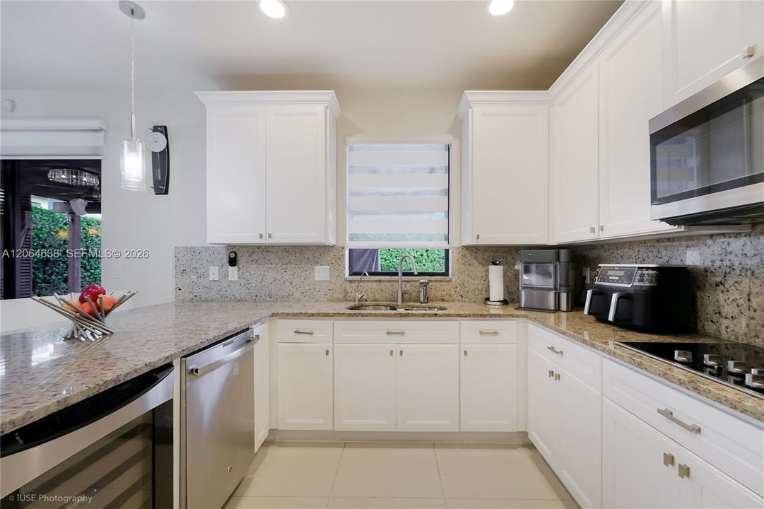 For Sale: $1,026,000 (4 beds, 3 baths, 2548 Square Feet)