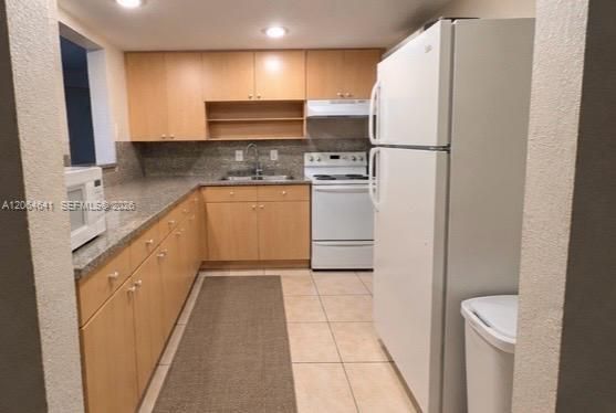 For Sale: $175,000 (1 beds, 1 baths, 609 Square Feet)