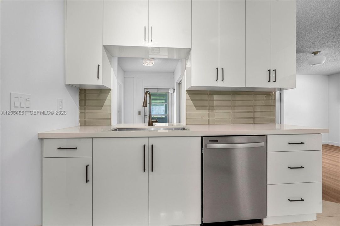For Sale: $398,900 (2 beds, 2 baths, 1555 Square Feet)