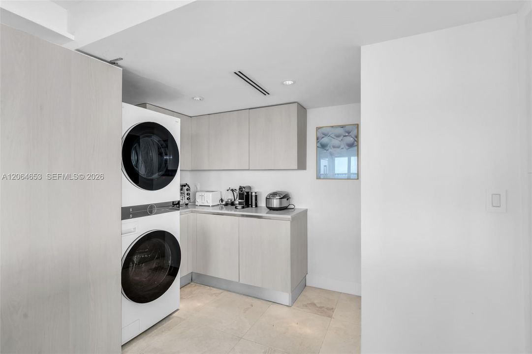 В аренду: $18,000 (3 спален, 3 ванн, 2614 Квадратных фут)