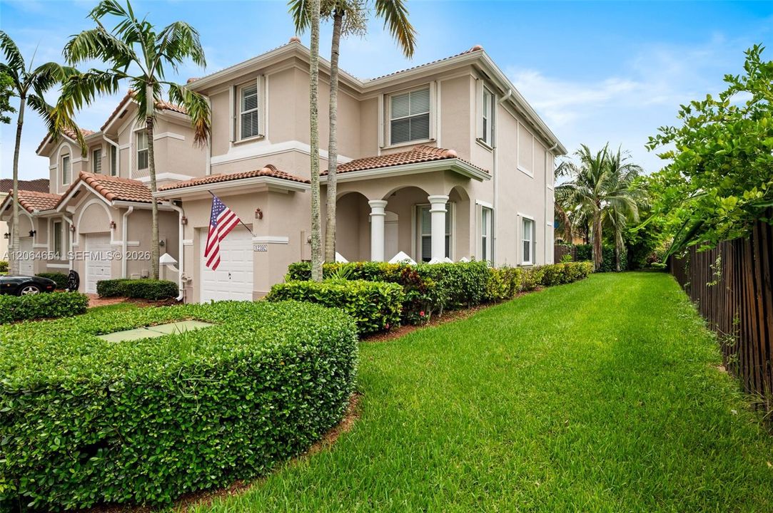 Fabulous Corner Location in Popular Kendall Breeze