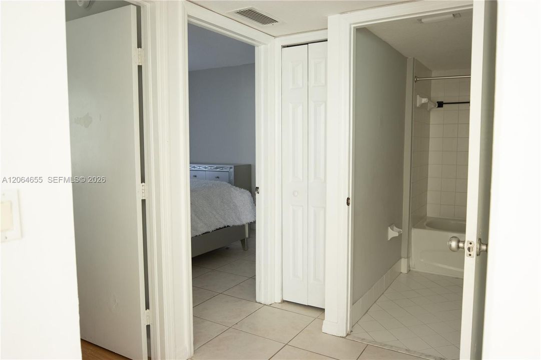 Recientemente alquilado: $1,800 (3 camas, 2 baños, 1099 Pies cuadrados)