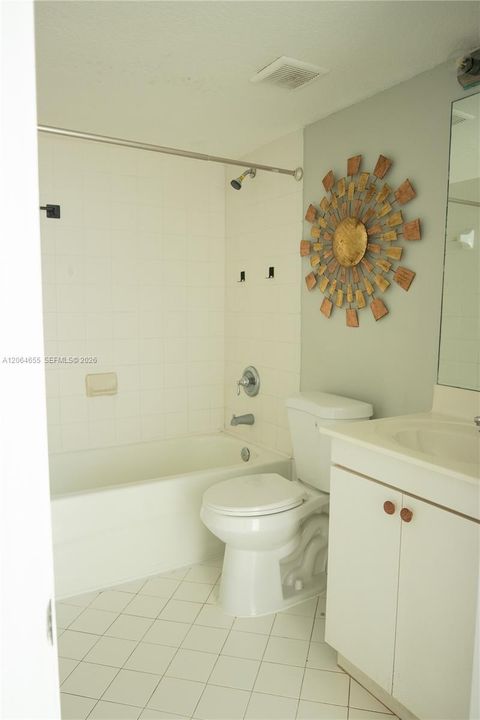 Recientemente alquilado: $1,800 (3 camas, 2 baños, 1099 Pies cuadrados)