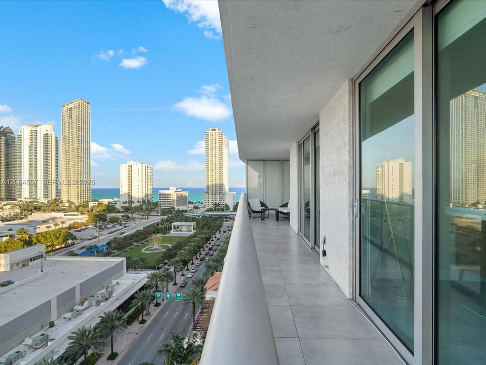 For Sale: $1,150,000 (3 beds, 3 baths, 1541 Square Feet)