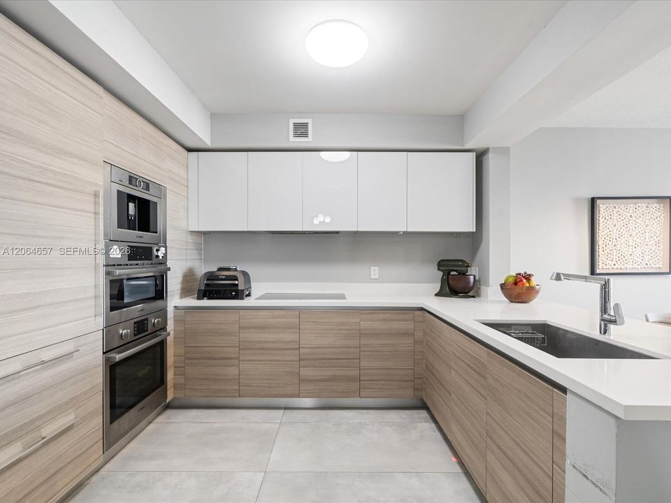 For Sale: $1,150,000 (3 beds, 3 baths, 1541 Square Feet)
