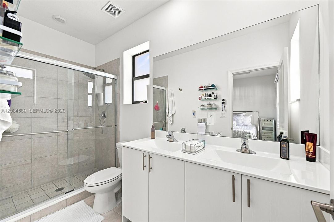 For Rent: $3,000 (3 beds, 3 baths, 1328 Square Feet)