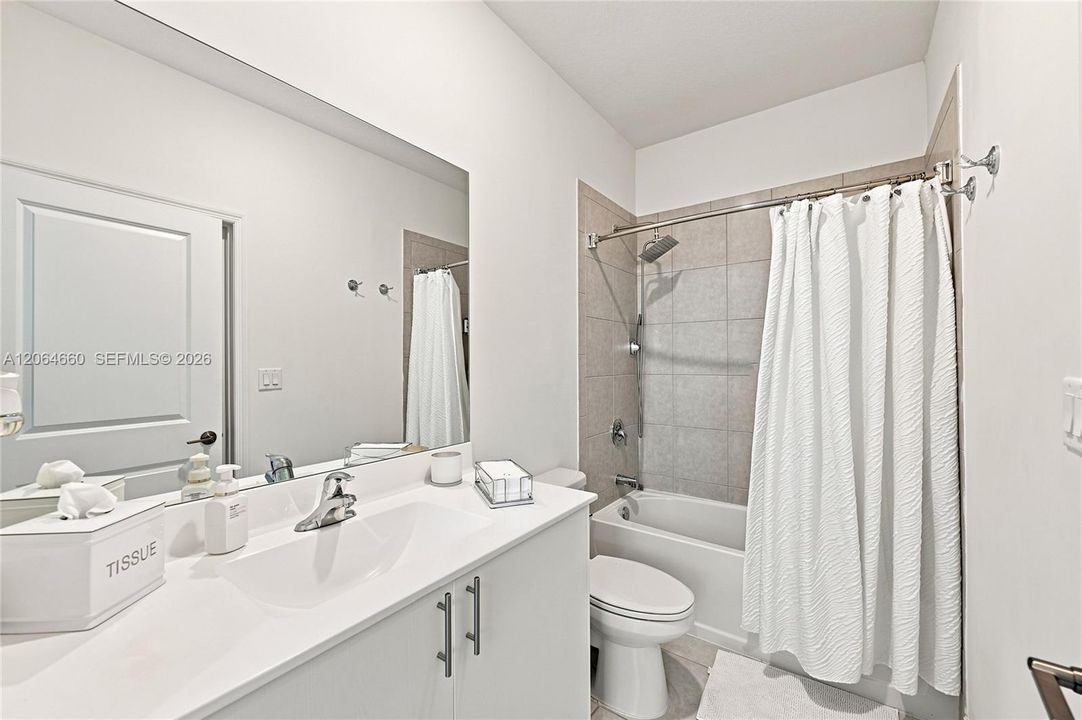 For Rent: $3,000 (3 beds, 3 baths, 1328 Square Feet)
