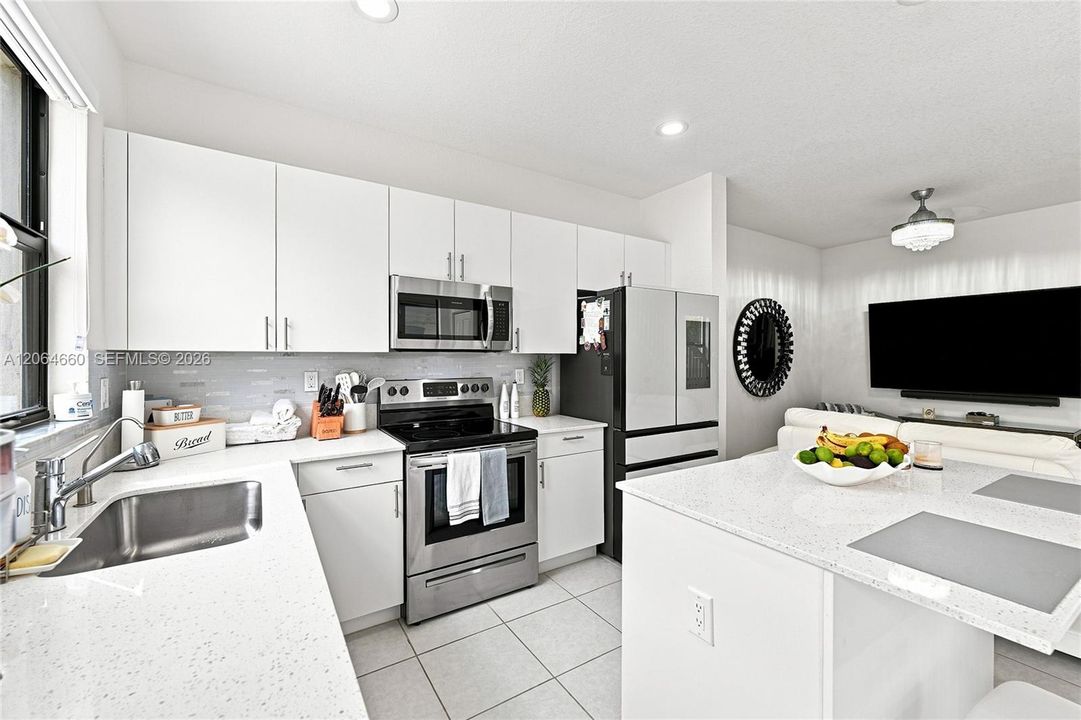 For Rent: $3,000 (3 beds, 3 baths, 1328 Square Feet)