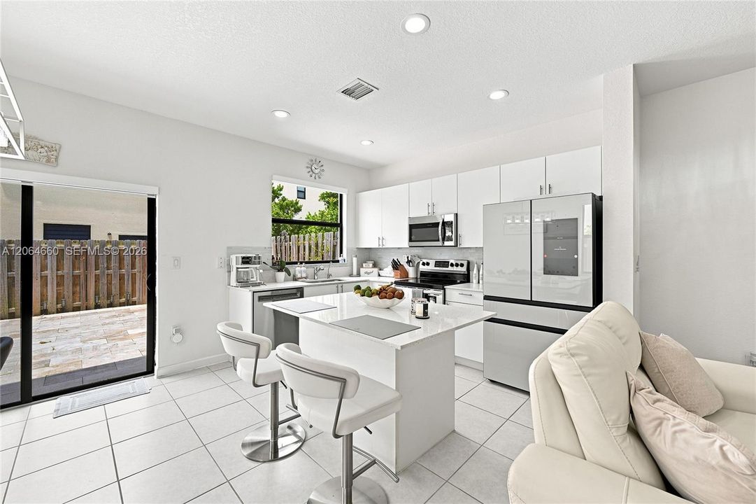 For Rent: $3,000 (3 beds, 3 baths, 1328 Square Feet)