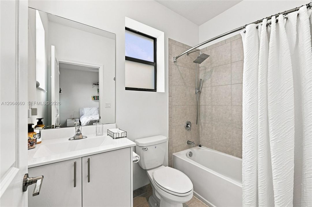 For Rent: $3,000 (3 beds, 3 baths, 1328 Square Feet)