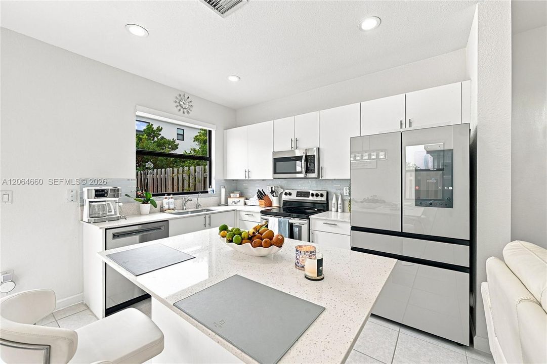 For Rent: $3,000 (3 beds, 3 baths, 1328 Square Feet)