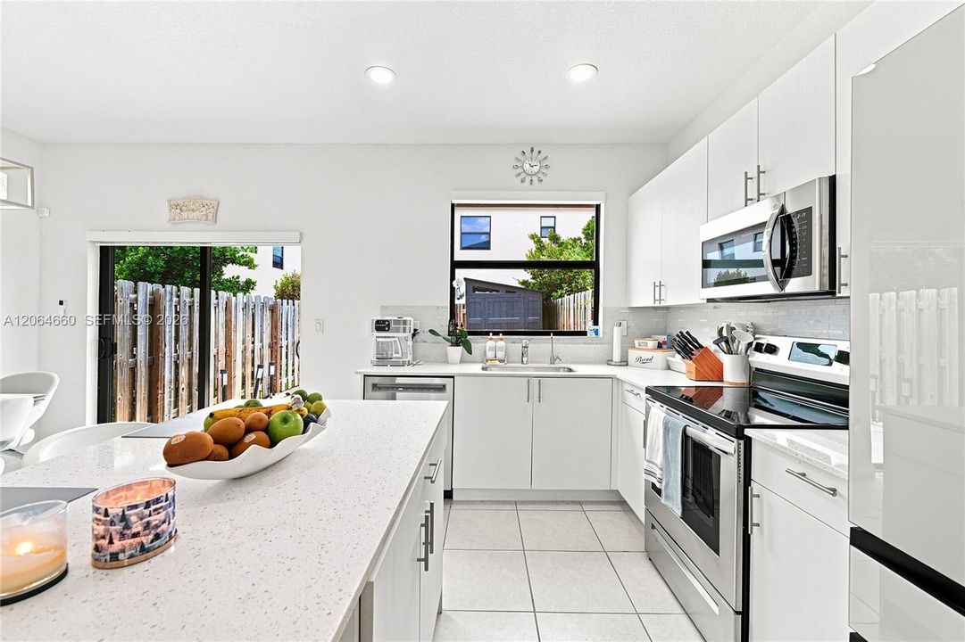 For Rent: $3,000 (3 beds, 3 baths, 1328 Square Feet)